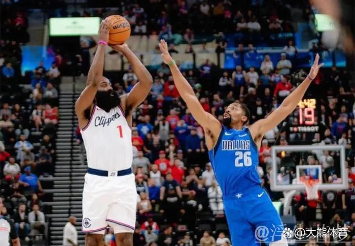 邓恩接伦纳德分球命中远投三分