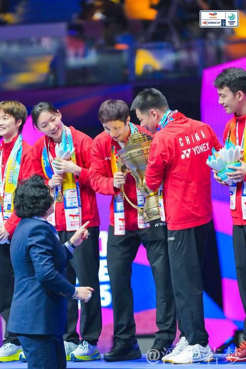 中国队3-1力克韩国队 成功卫冕苏迪曼杯四连冠 中国队3-1力克韩国队 成功卫冕苏迪曼杯四连冠